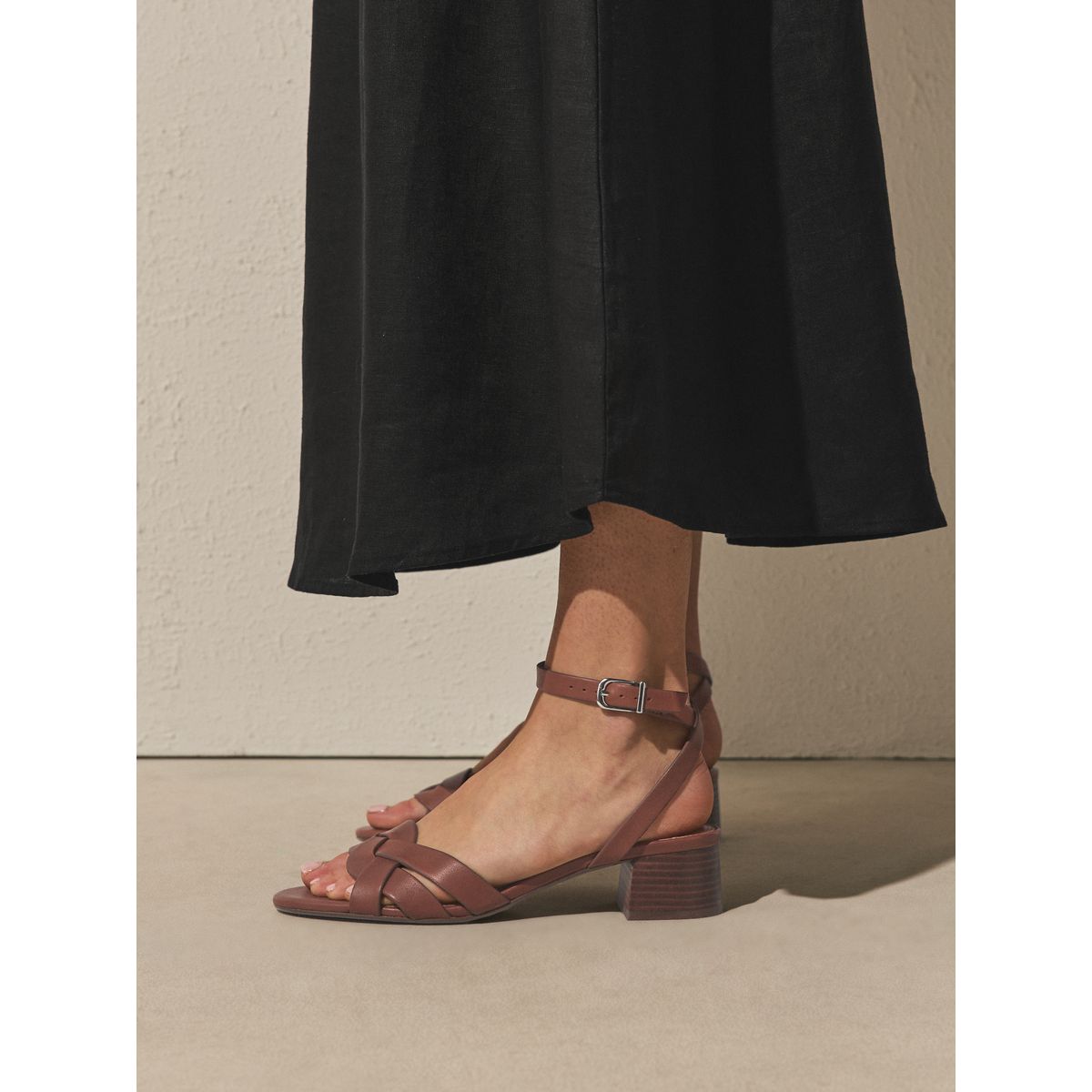 Chaussures en cuir à petit talon carré marron fauve, NEXT