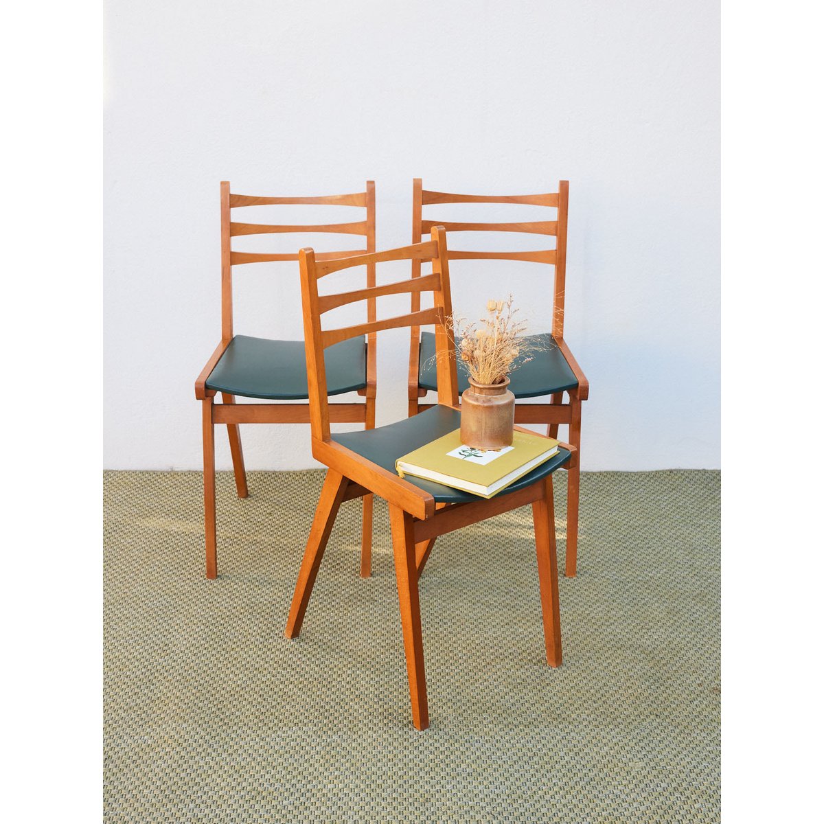 Lot de 3 chaises scandinaves en bois Alma N°1926 - Bon état bois clair, DEBONGOUT