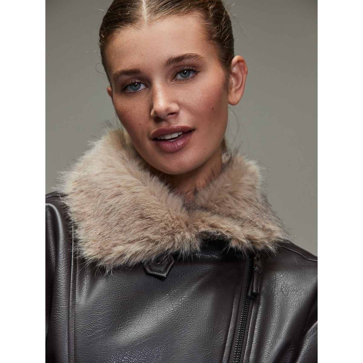 Bomber en pu avec bordure imitation fourrure marron chocolat, NEXT