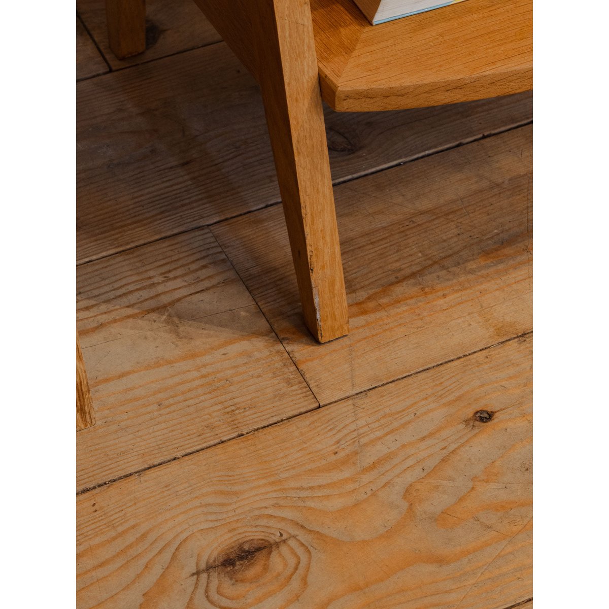 Paire de tables de chevet en bois Maïa N°1471 - Bon état bois clair, DEBONGOUT