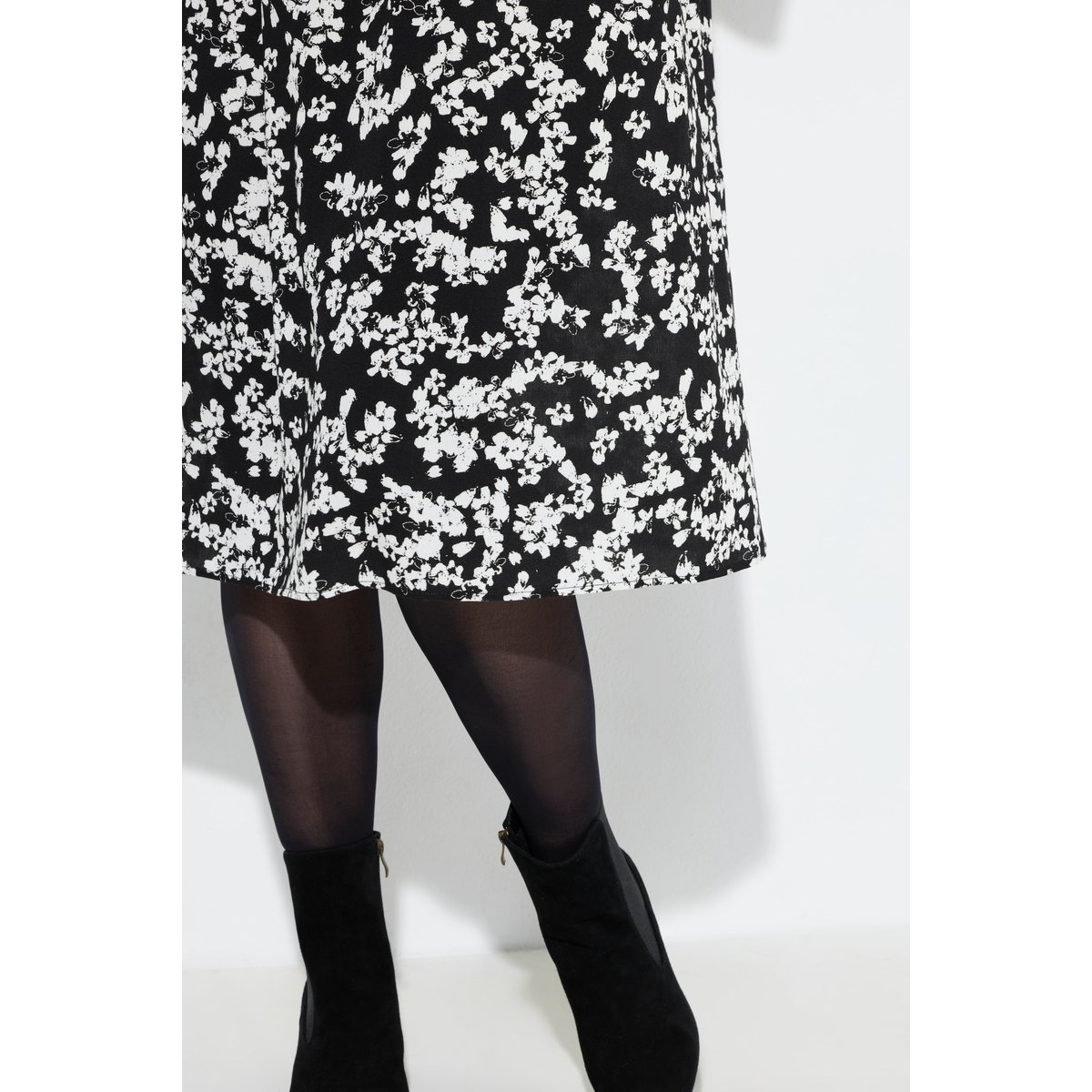 Robe midi, décolleté en V et manches 3/4 noir, ULLA POPKEN