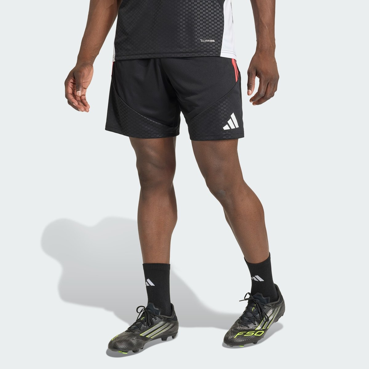 Short D'entraînement Tiro 26 Competition Short D'entraînement Tiro 26 Competition black / semi lucid red, adidas Performance
