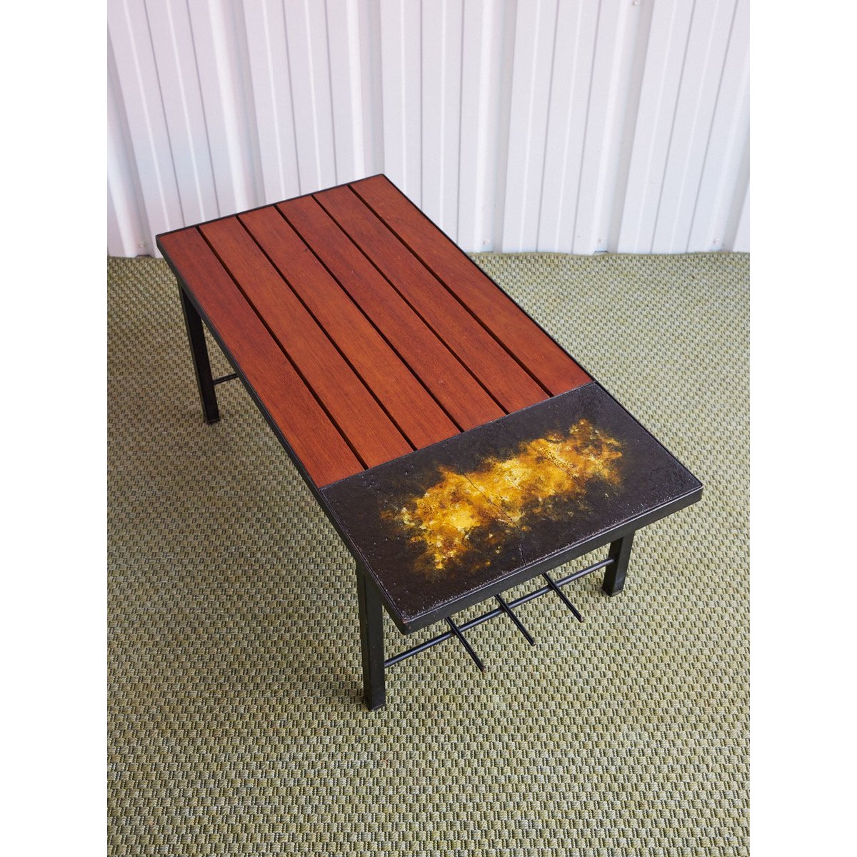 Table basse en pierre de lave Donna N°1103 - Bon état bois clair, DEBONGOUT