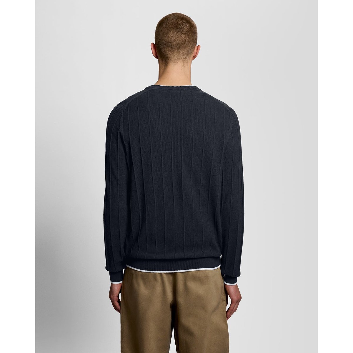 Pull à liserés contrastés en piqué bleu foncé marine, LYLE & SCOTT