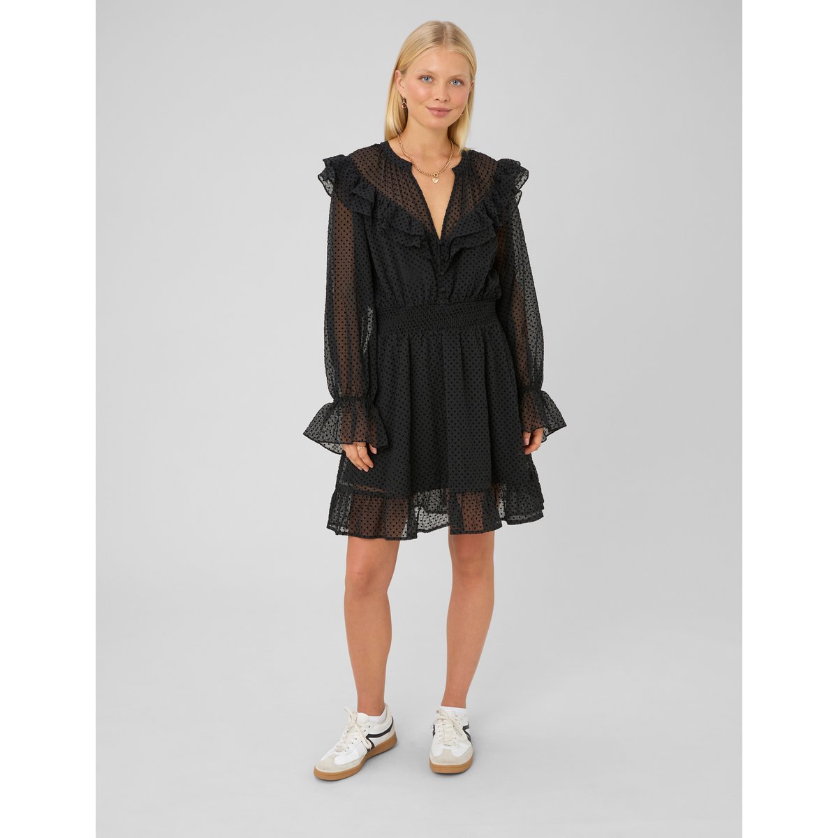 Robe courte à volants noir, BZB