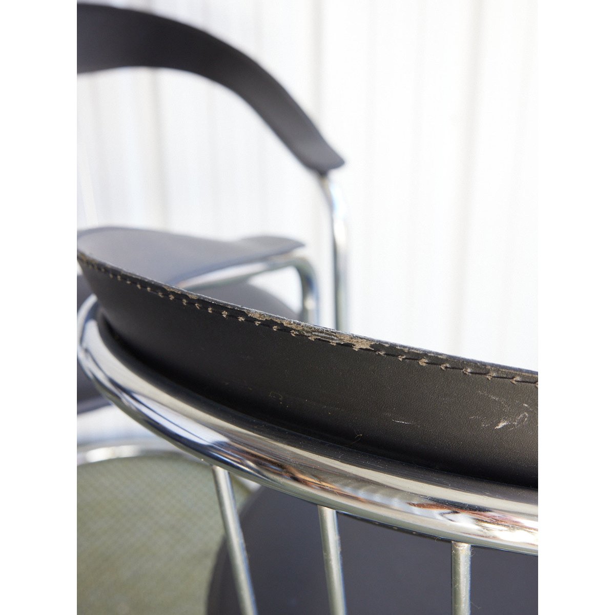 Lot de 4 fauteuils en chrome Jakob N°1397 - Bon état noir, DEBONGOUT