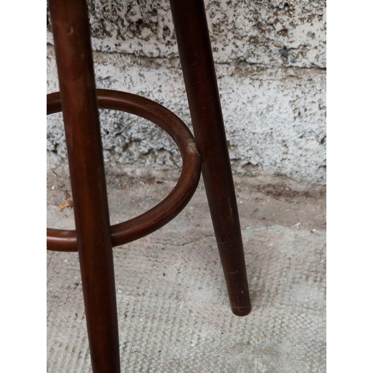 Tabouret de bar fleuri Gaston N°102 - Bon état bois, vert, rose, DEBONGOUT