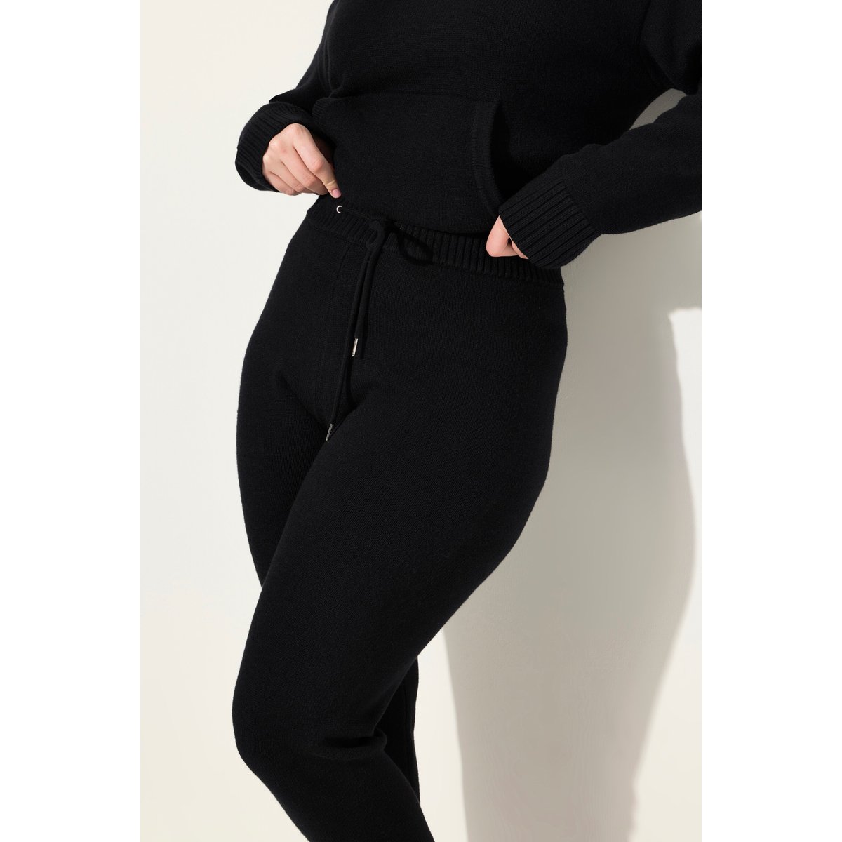 Pantalon en maille. Taille large noir, ULLA POPKEN