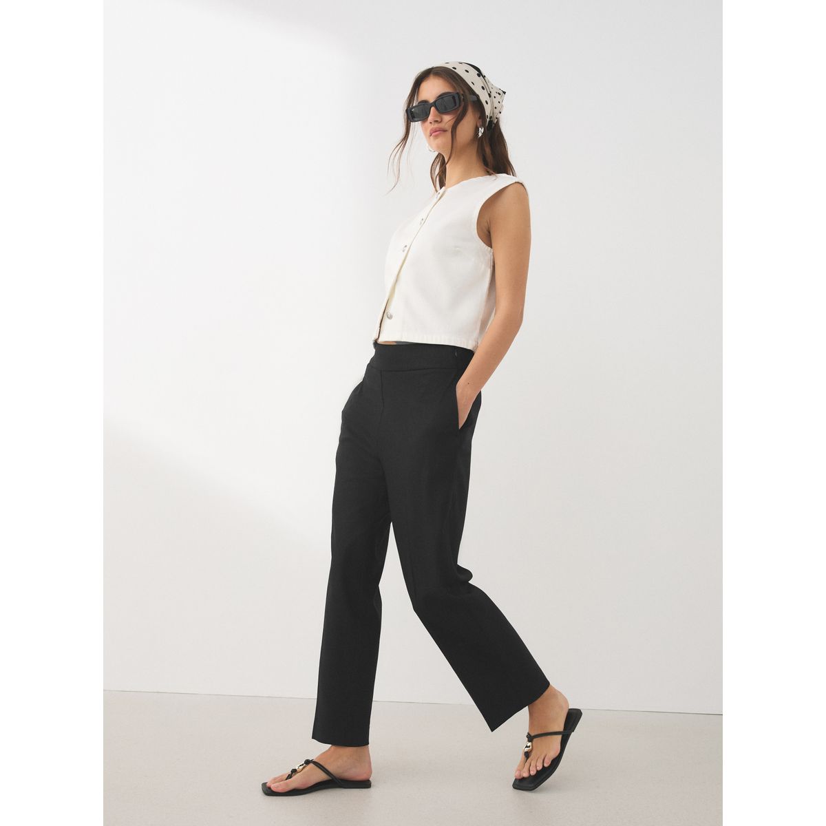 Pantalon tailleur slim court avec lin noir, NEXT