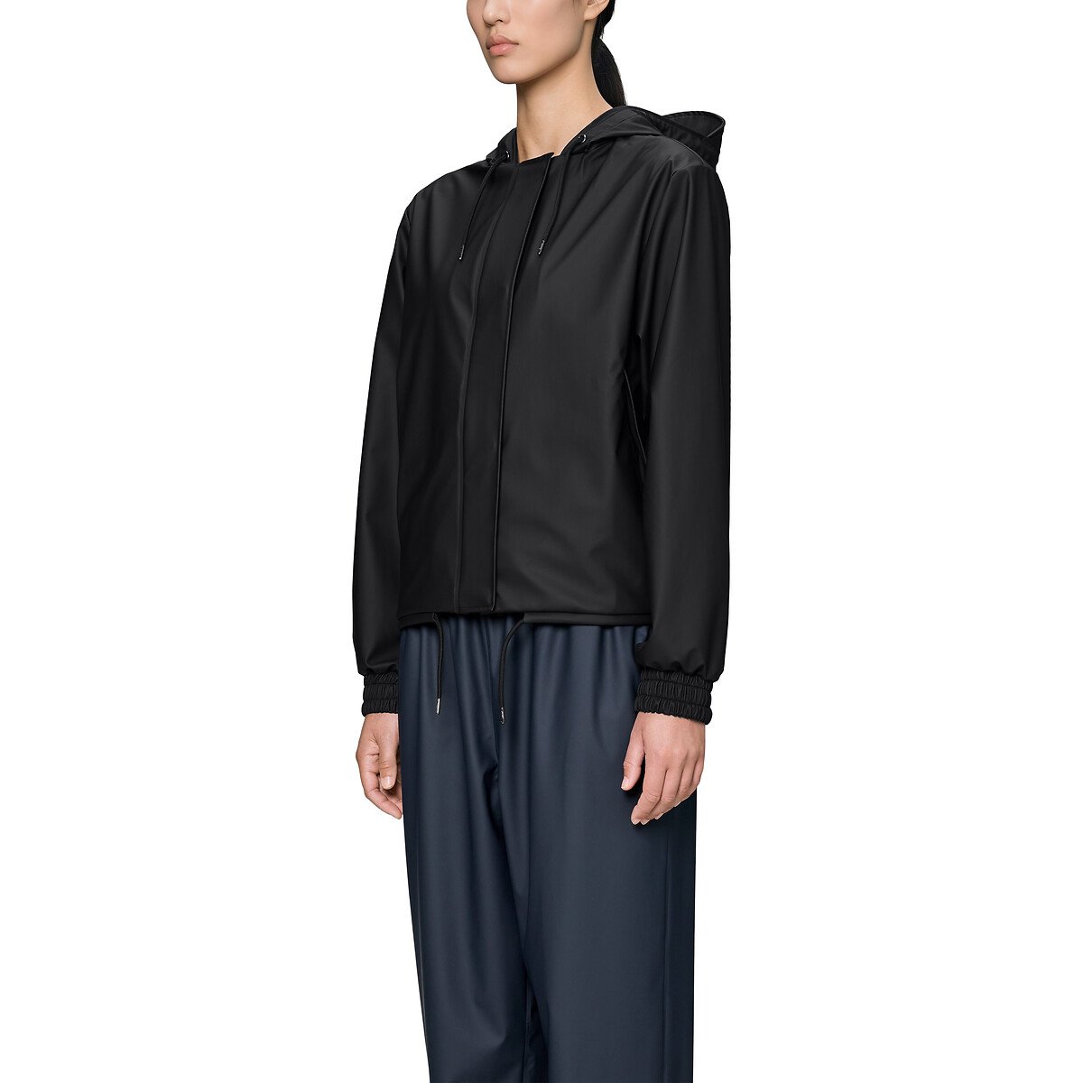 Casaco impermeável curto com capuz, STRING W preto , RAINS