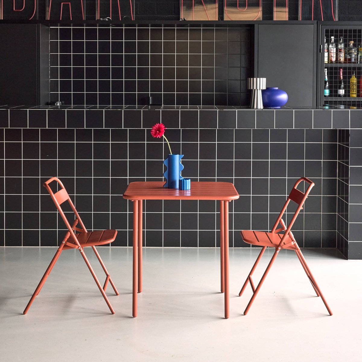 Table de jardin métal + 2 assises AMÉLIA terracotta, SWEEEK