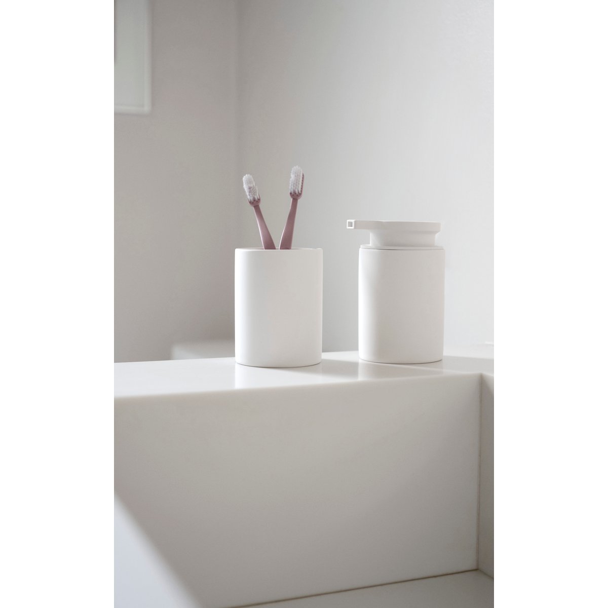 Distributeur de savon KARMA blanc, ZONE DENMARK