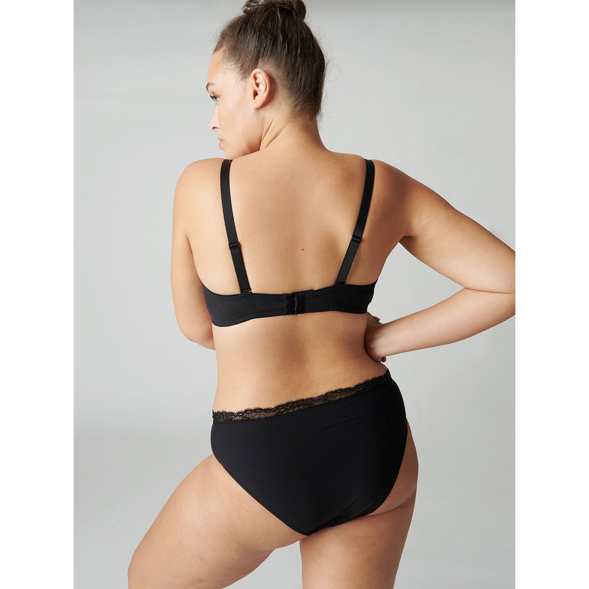 Soutien-gorge triangle emboitant décolleté plongeant, EXOTICA noir, SIMONE PERELE