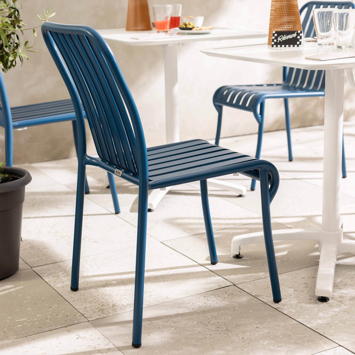 Chaise de terrasse design en aluminium, FARO bleu foncé, OVIALA