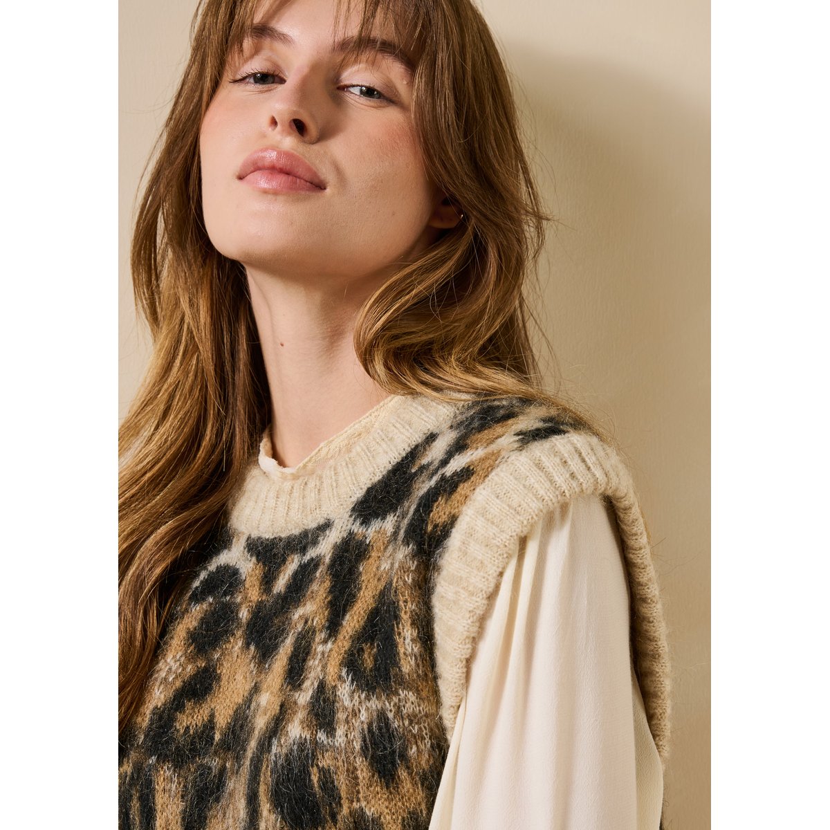 Pull sans manches jacquard motif animalier camel, LA FEE MARABOUTEE