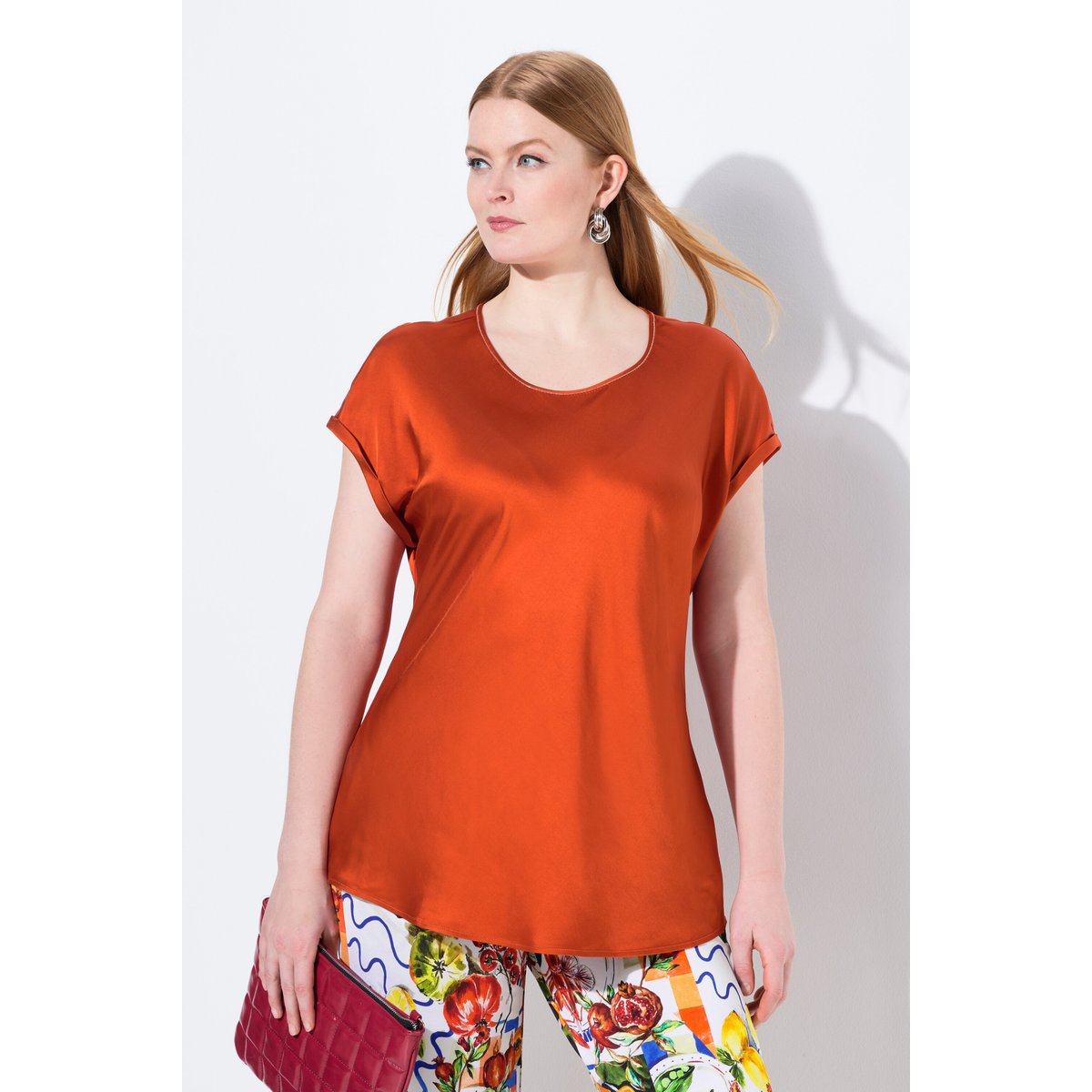 Blouse en satin. Col rond à couture terre cuite, ULLA POPKEN