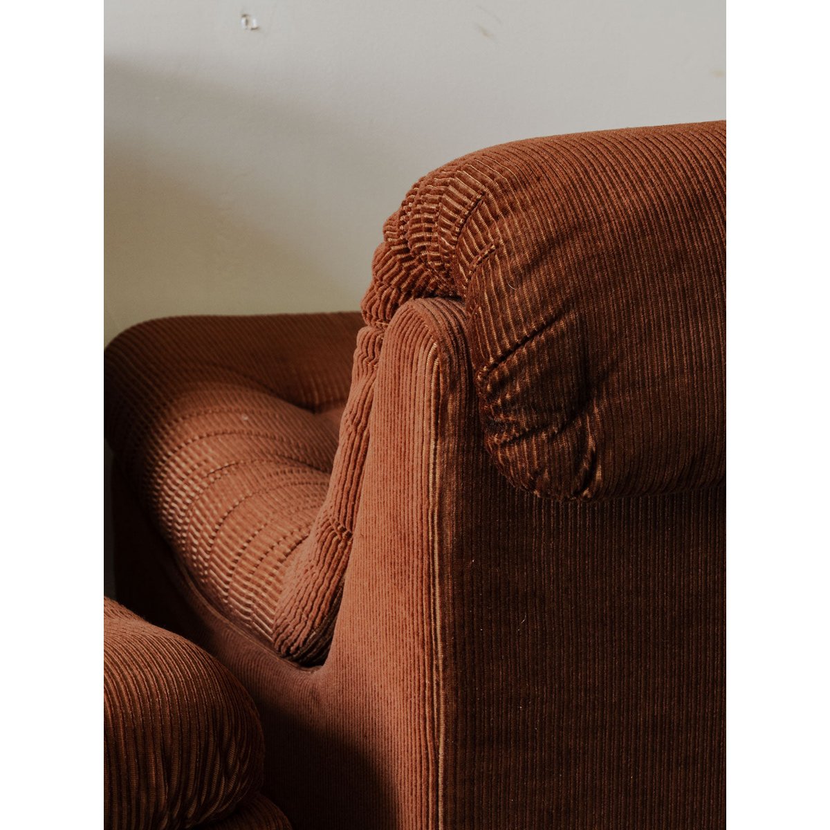 Paire de fauteuils en velours côtelé marron Jakob N°1288 - Bon état marron, DEBONGOUT