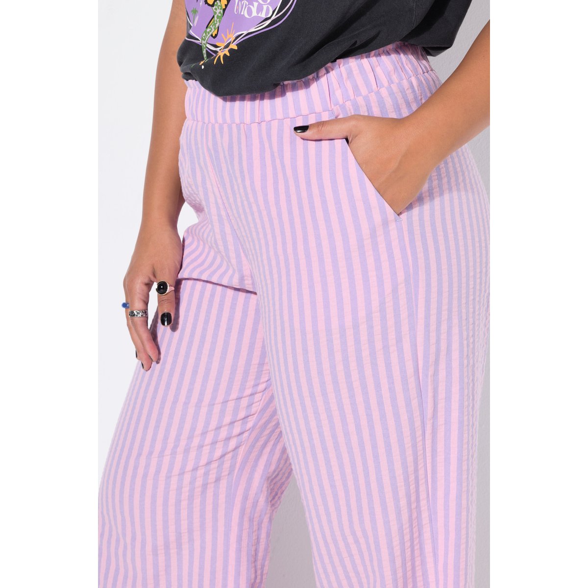 Pantalon à jambe large en tissu seersucker lilas, STUDIO UNTOLD