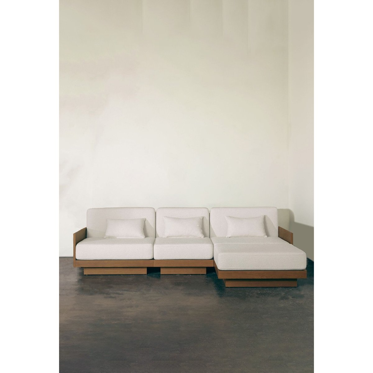 Canapé 4 places en bouclette outdoor finition iroko, Georges La Méridienne bouclette crème outdoor, GABRIELLE PARIS