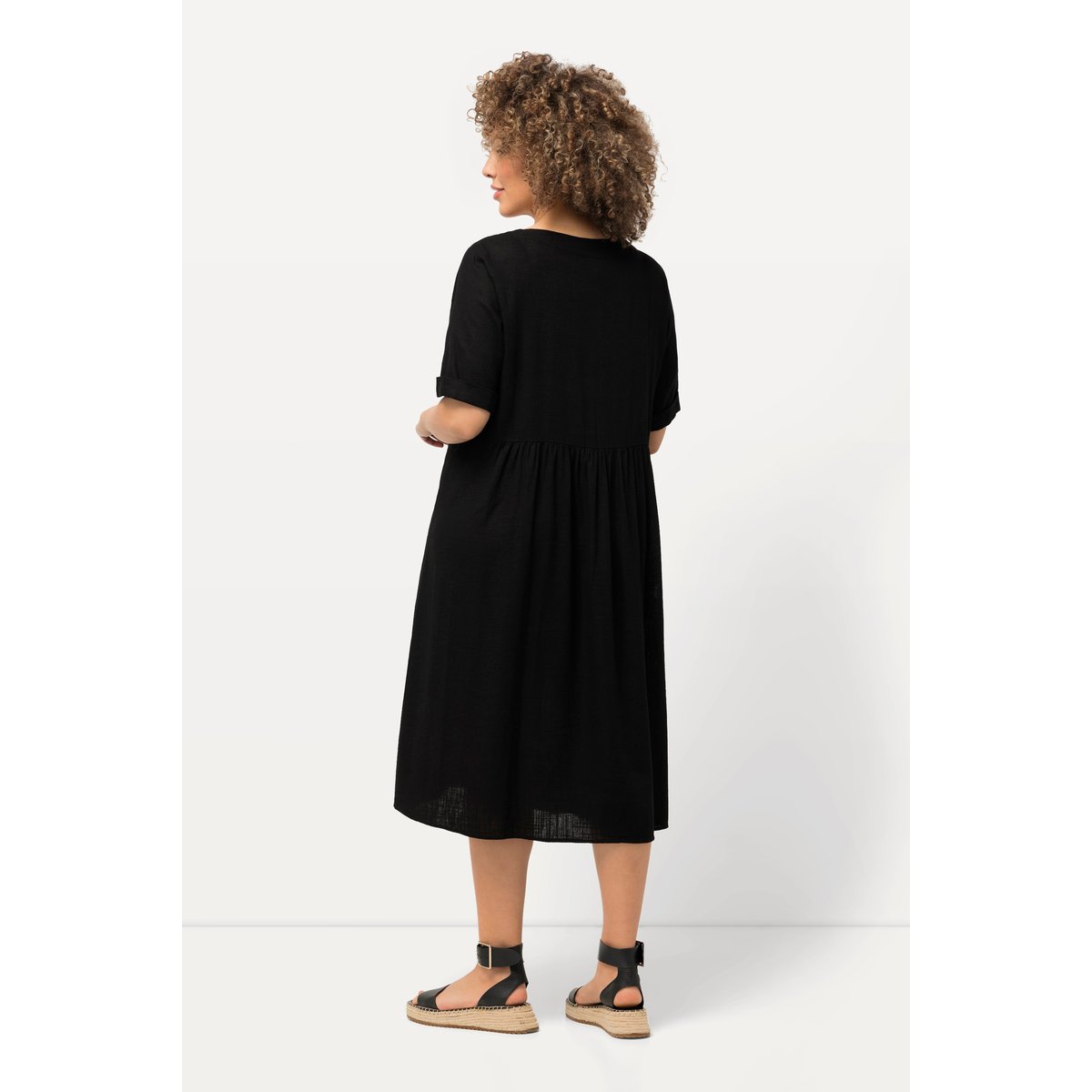 Robe en lin mélangé. Encolure ronde noir, ULLA POPKEN