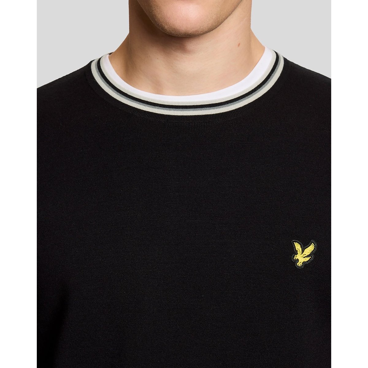 Pull à liserés contrastés en maille col rond noir jais, LYLE & SCOTT