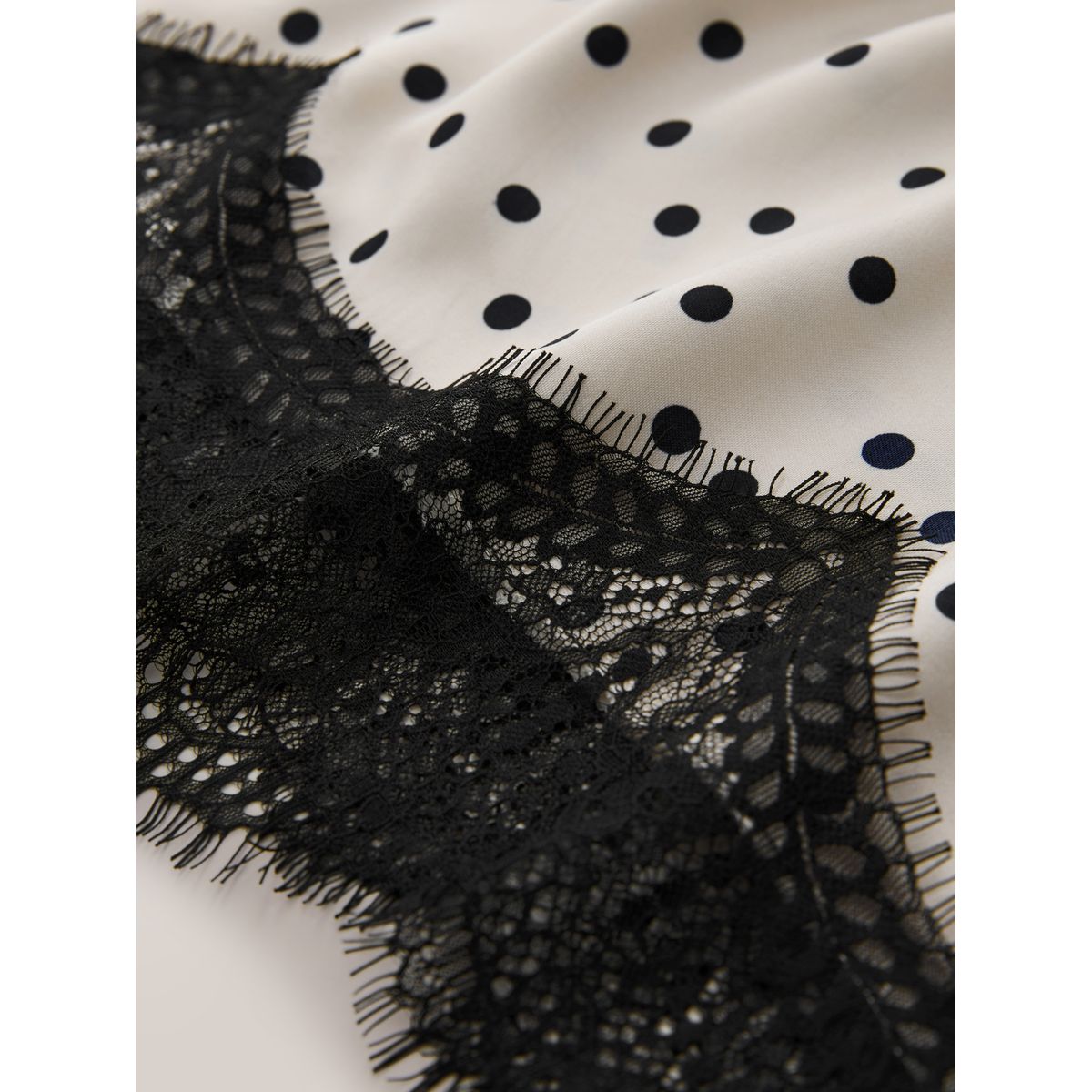 T-shirt en dentelle/satin à manches courtes noir à pois, NEXT