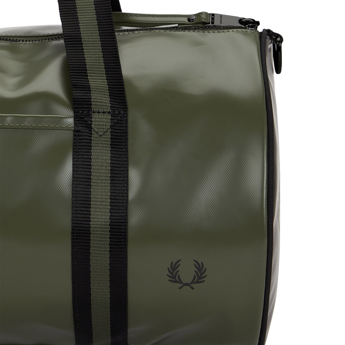 Sac de sport CLASSIC BARREL BAG laurel wreath green black, FRED PERRY