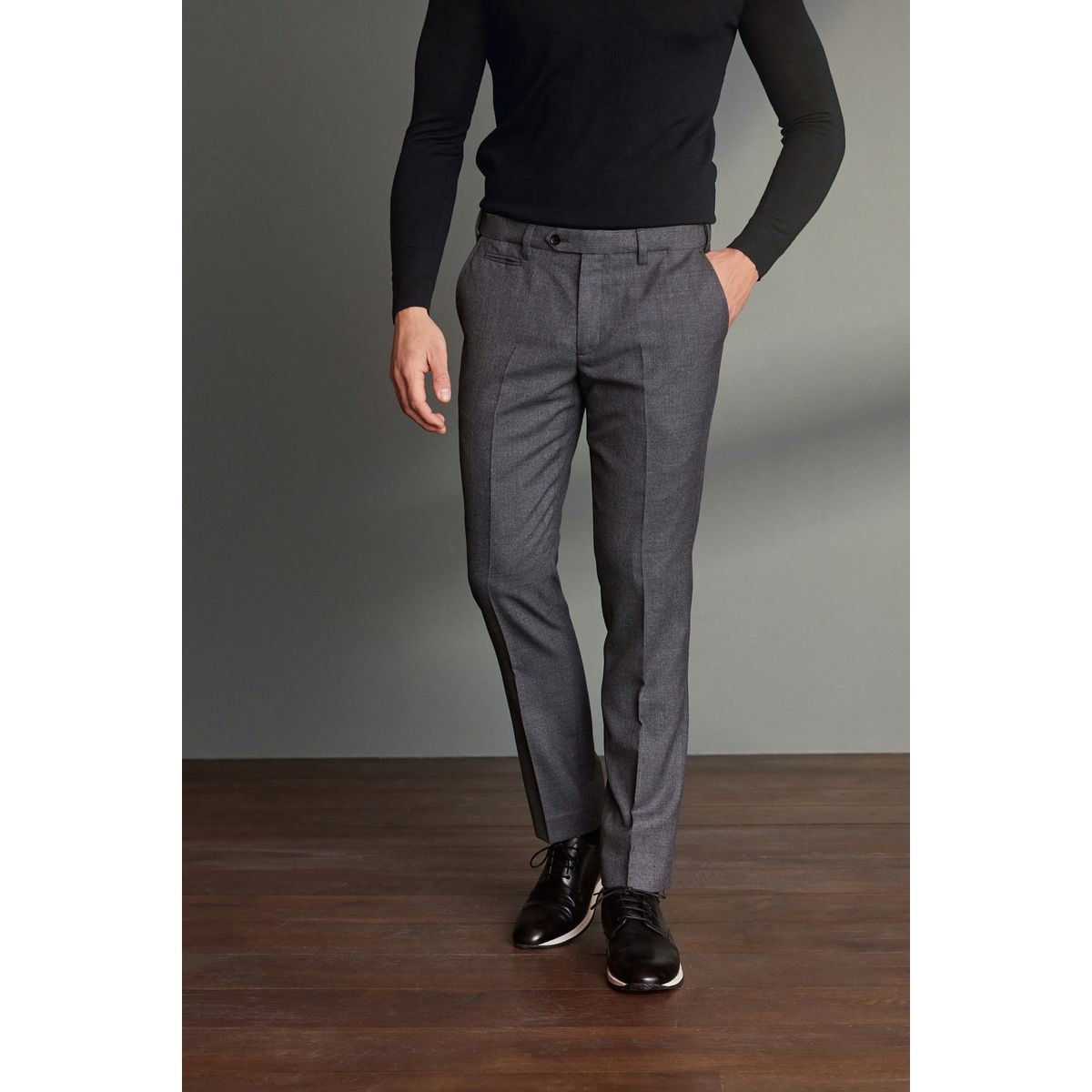 Pantalon slim avec ceinture gris, NEXT