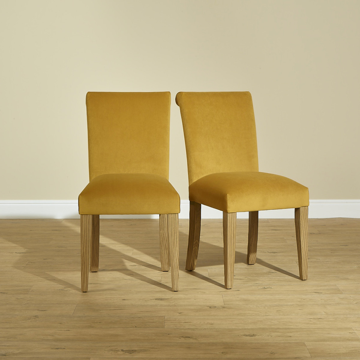 Lot de 2 chaises en pin et velours MEGÈVE jaune moutarde, ROBIN DES BOIS