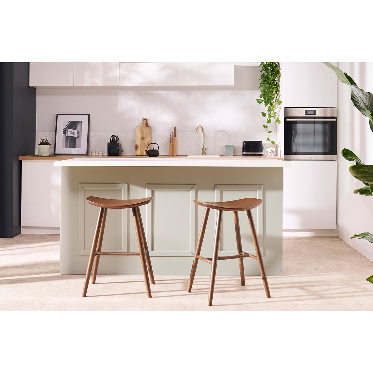 Tabourets de bar H65 cm (lot de 2) DEMORY noyer, MILIBOO