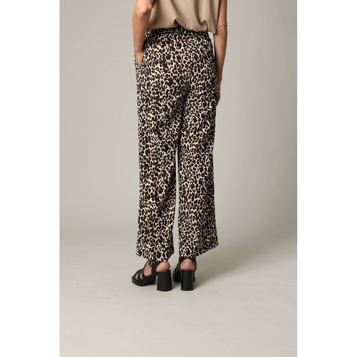 Pantalon femme en polyester gaufré à motif léopard ATILA beige, DEELUXE