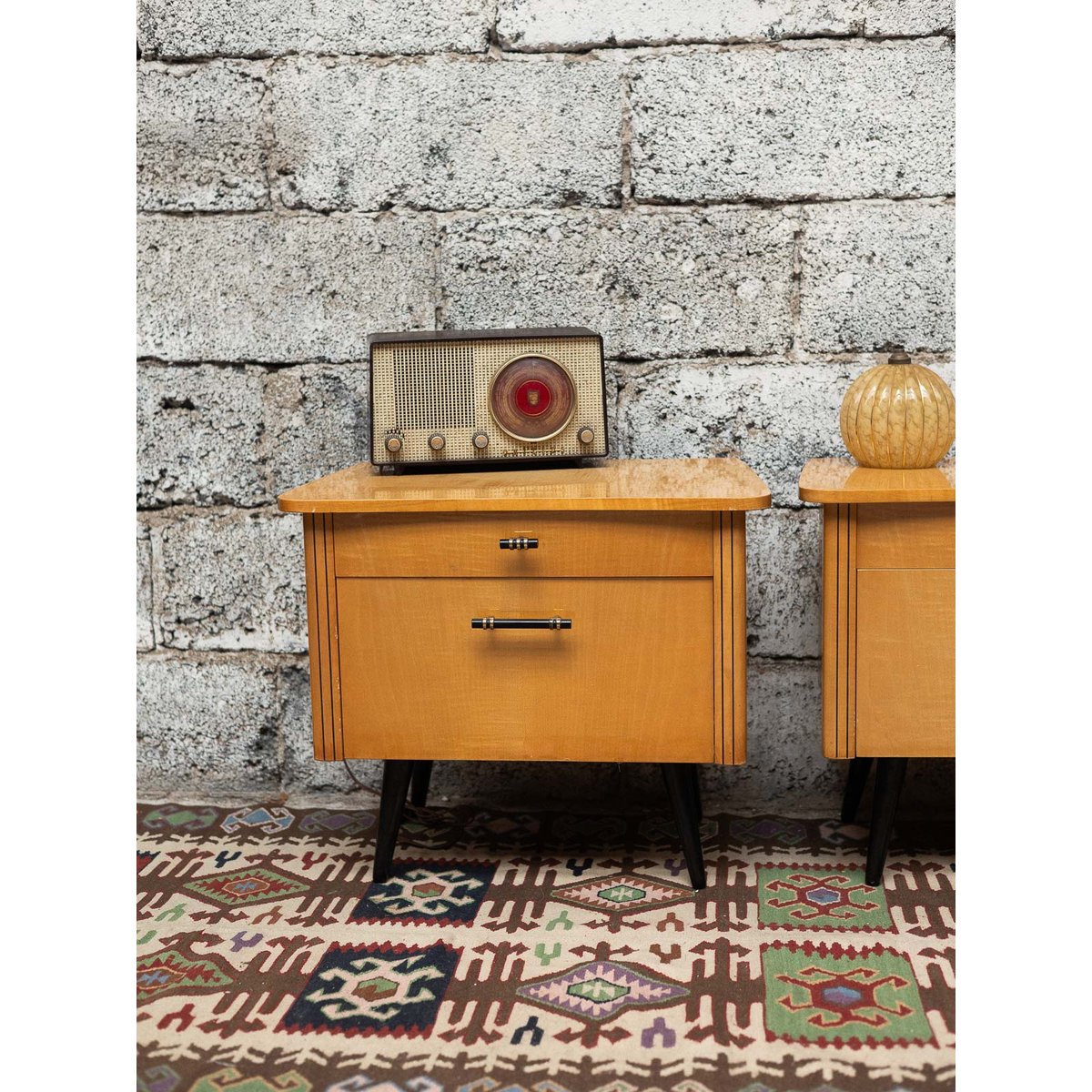 Paire de tables de chevets Maïa N°1528 - Bon état bois clair, DEBONGOUT