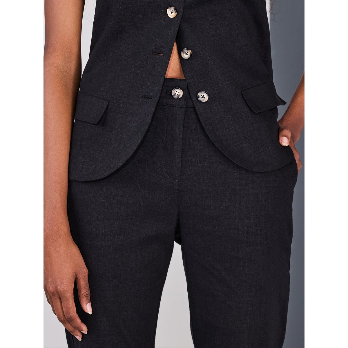 Pantalon évasé habillé en mélange de lin noir, NEXT