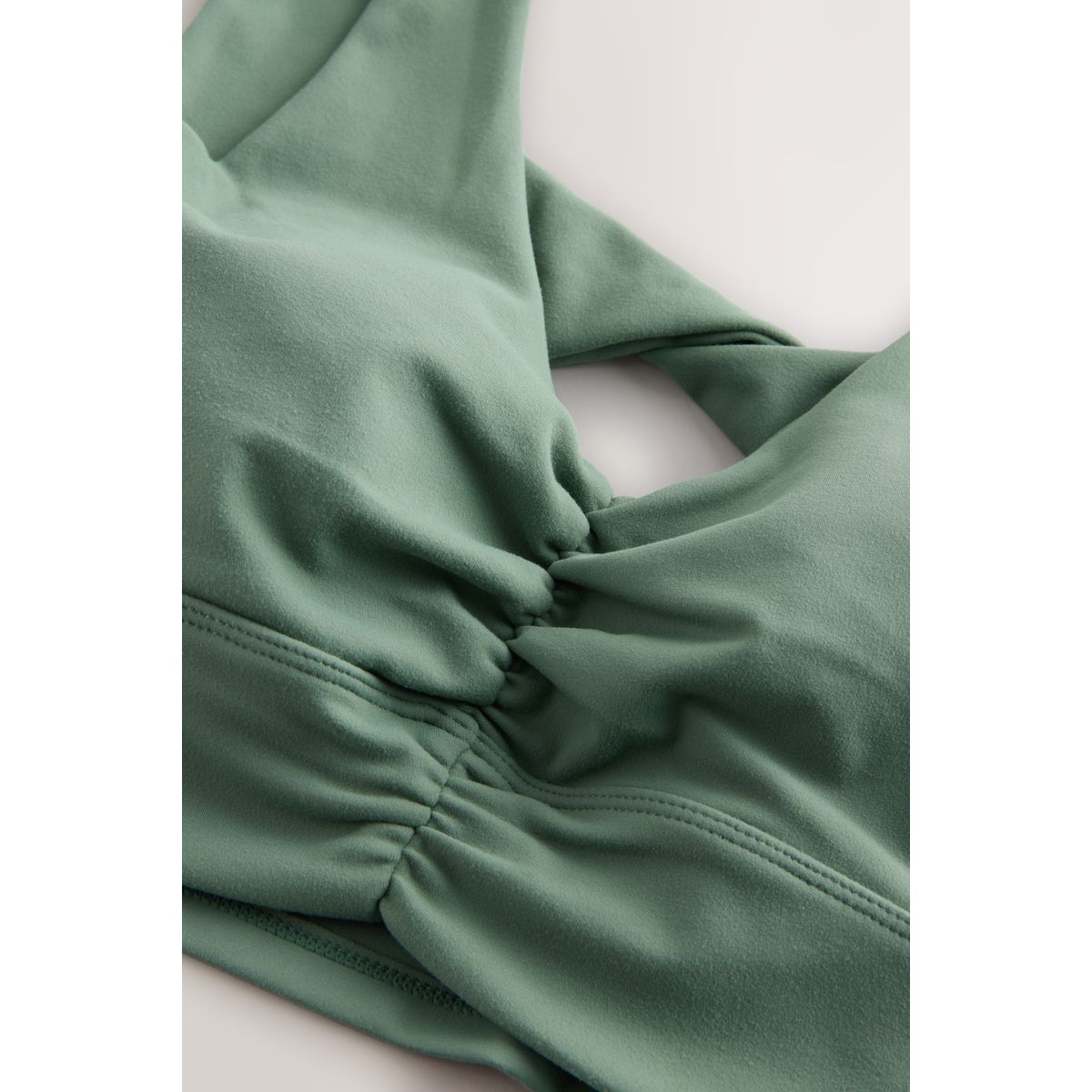 Brassière de sport à dos torsadé active vert sauge, NEXT