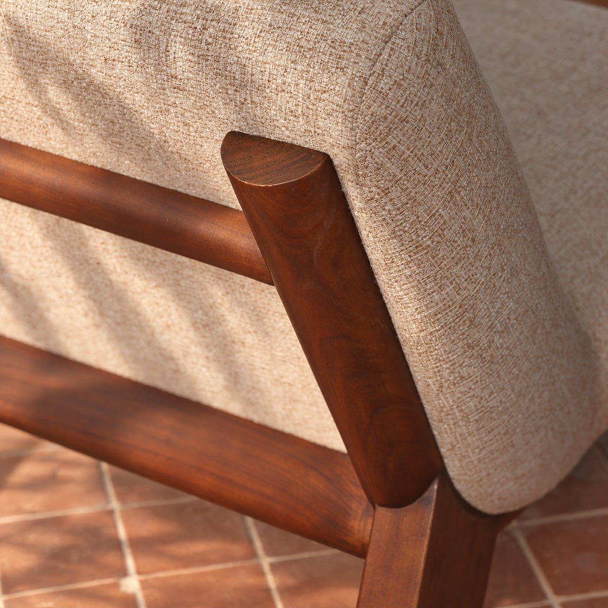 Fauteuil en mindi massif et tissu texturé ANOUK beige chiné, BERAH GETAH
