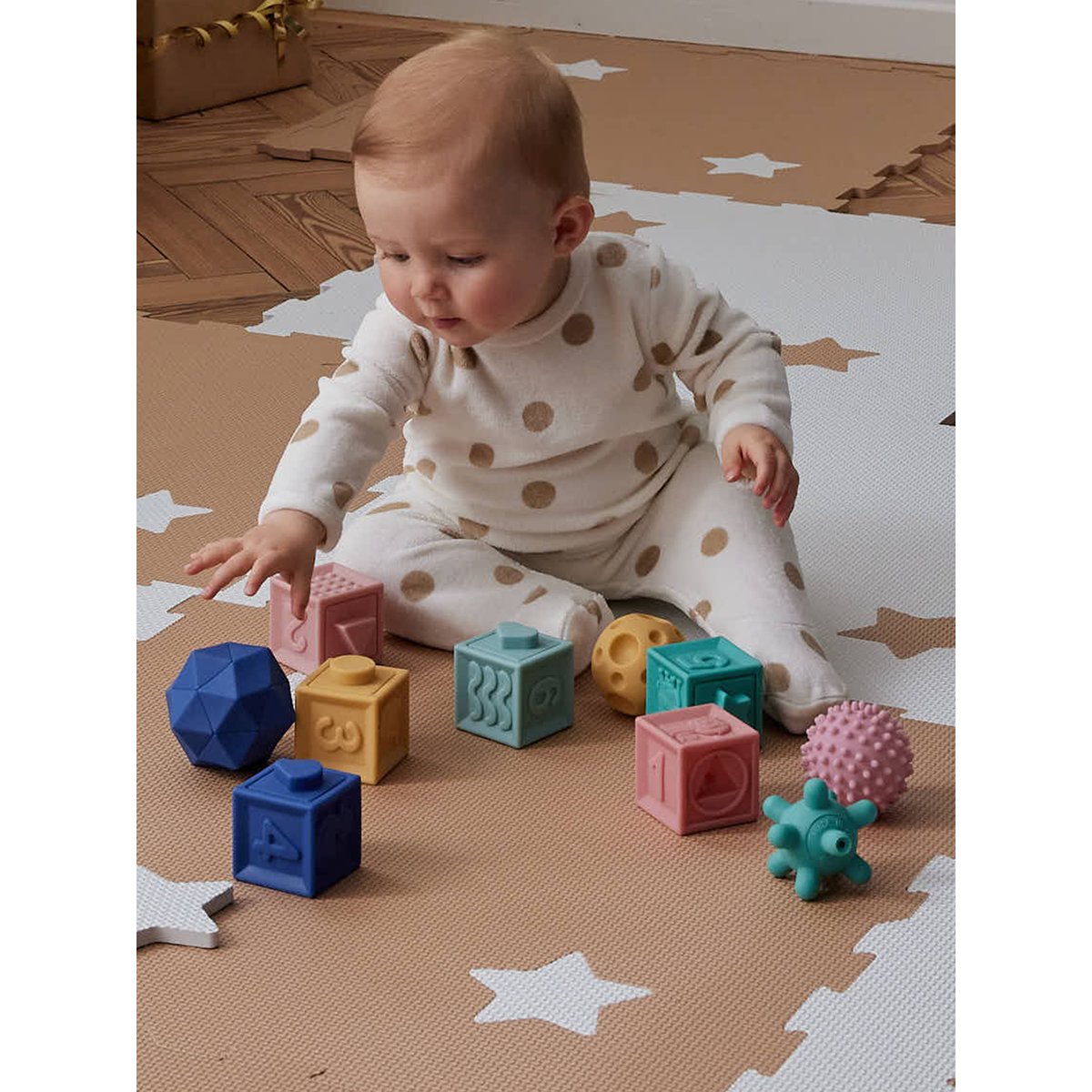 Set de 6 cubes et 4 balles sensorielles multicolore, VERTBAUDET