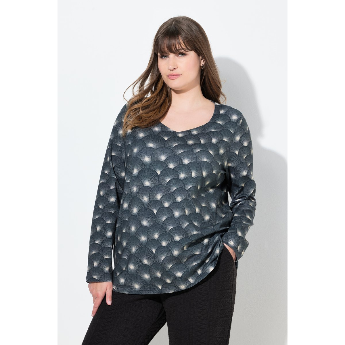 T-shirt classique à col en forme de cœur noir, ULLA POPKEN
