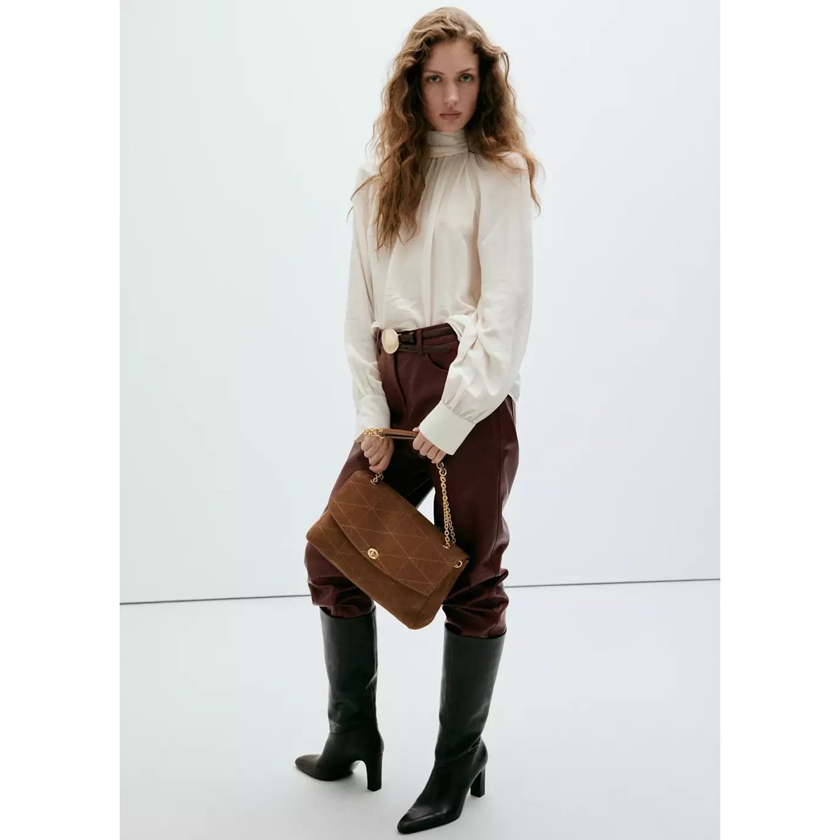 Sac porté épaule en cuir avec chaîne marron moyen, MANGO