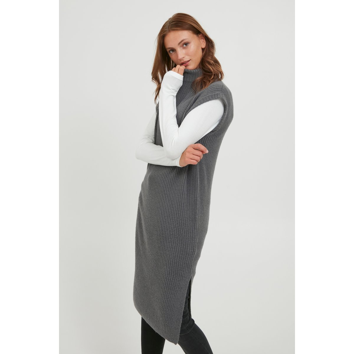 Dress gris foncé, B.YOUNG
