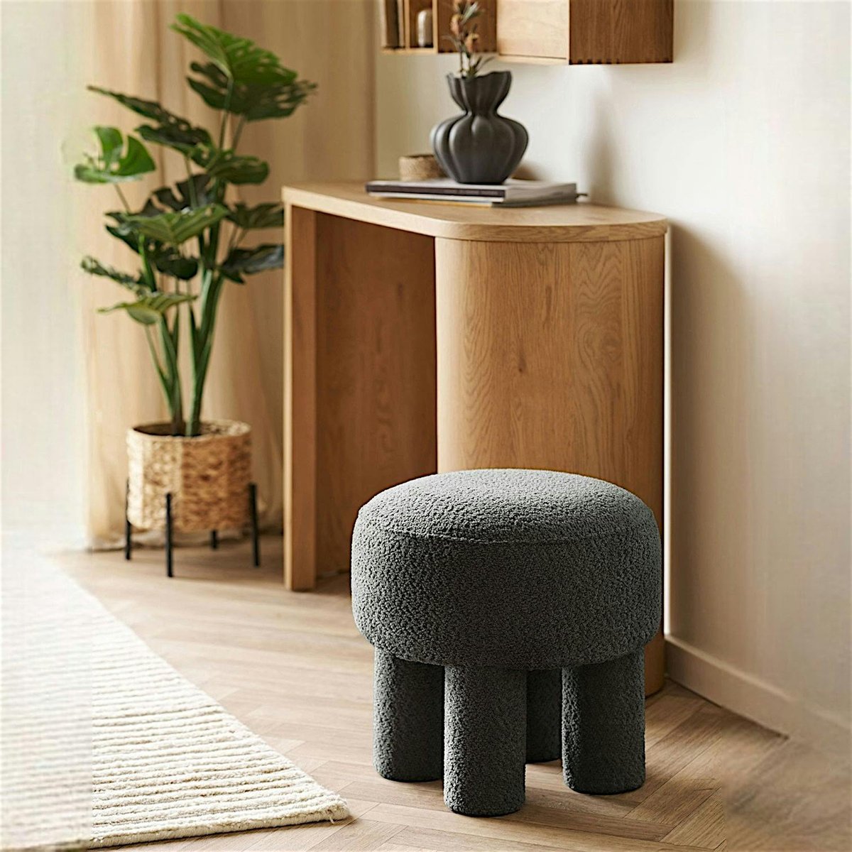 Pouf bouclette gris charbon à pieds larges BERLIN anthracite, PIER IMPORT