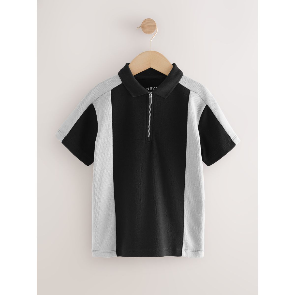 Polo texturé en color-block avec col zippé noir/gris, NEXT