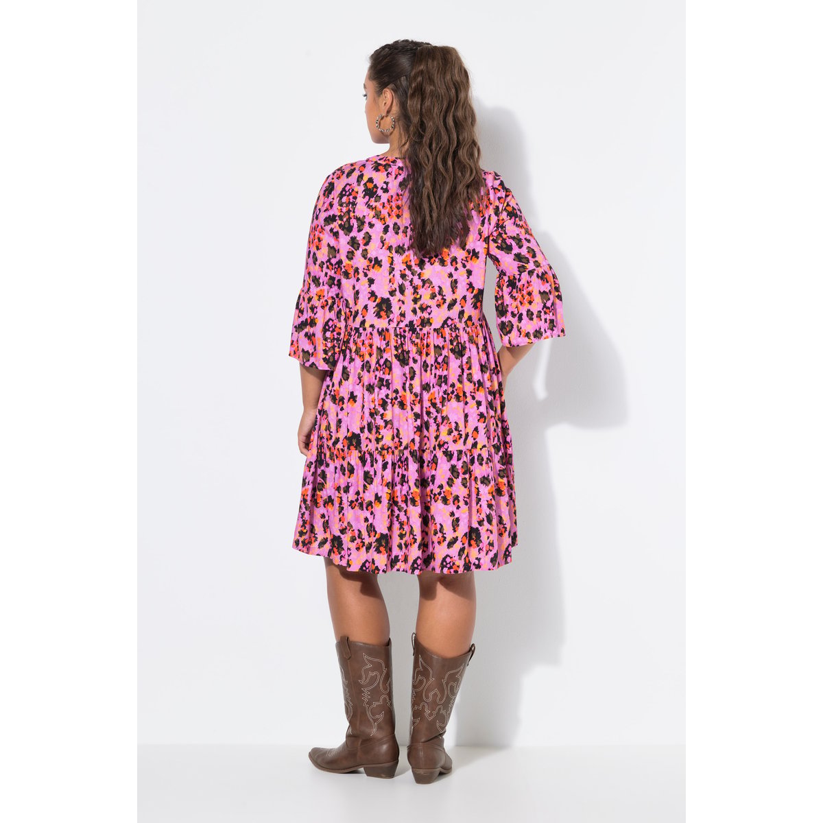 Robe courte et évasée, motif léopard coloré rose vif clair, STUDIO UNTOLD