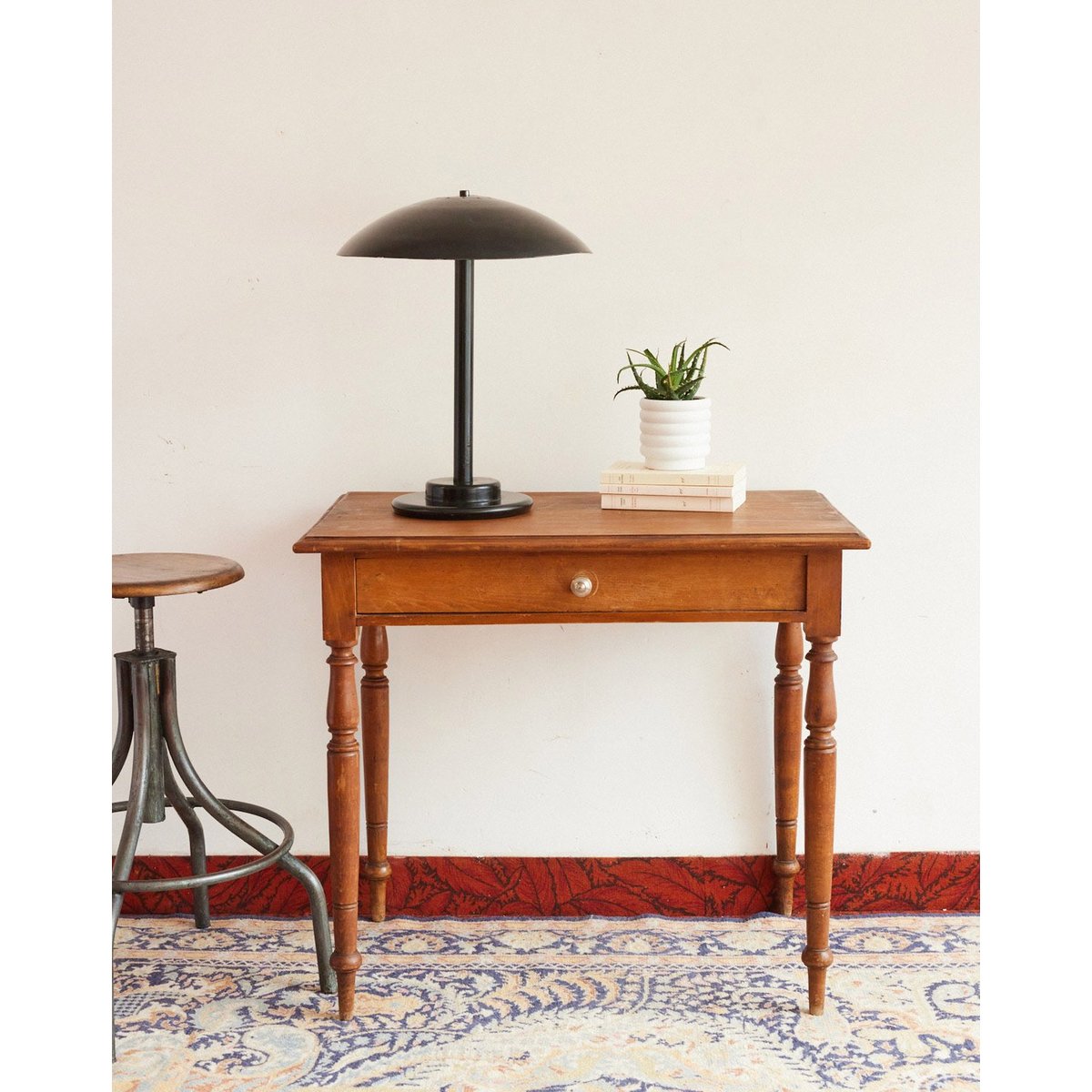 Table d'appoint en bois Francine N°1630 - Bon état bois clair, DEBONGOUT