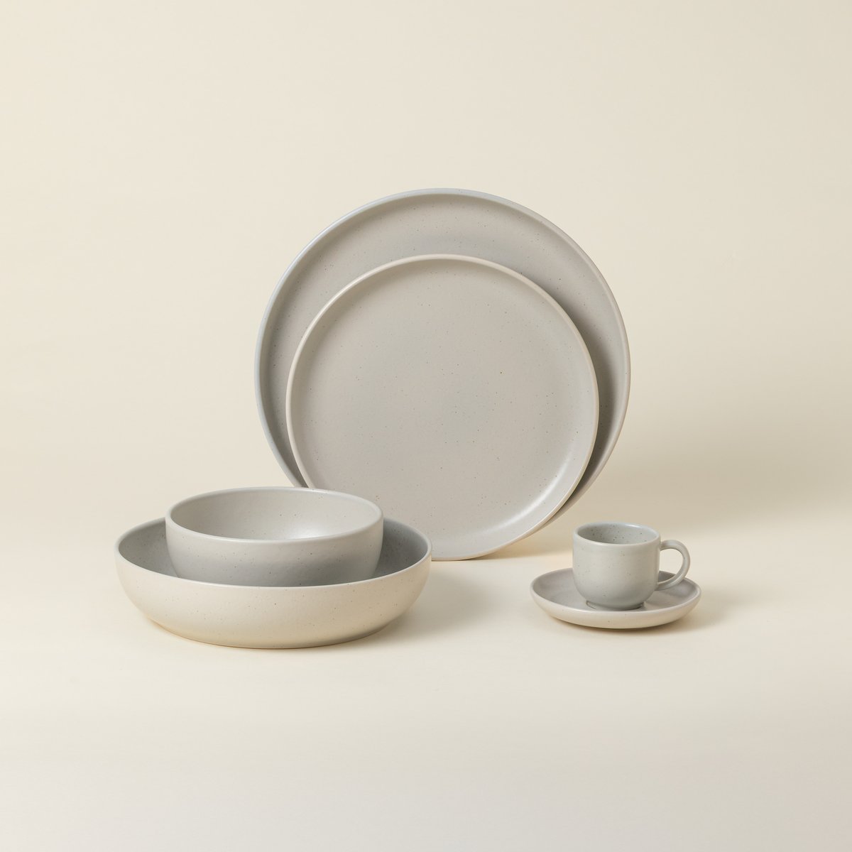 Set Table 30 Pièces avec Tasse et Soucoupe à Café Pacifica by Casafina oyster grey, COSTA NOVA