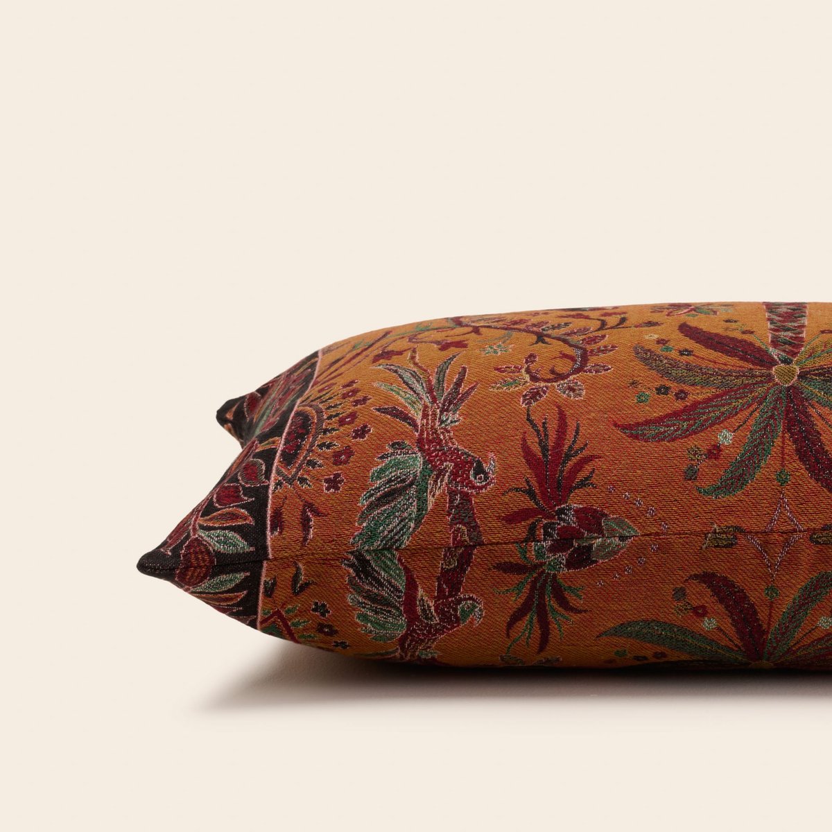 Housse De Coussin en Jacquard motif jungle SUNDARI orange et multicolore, MADURA