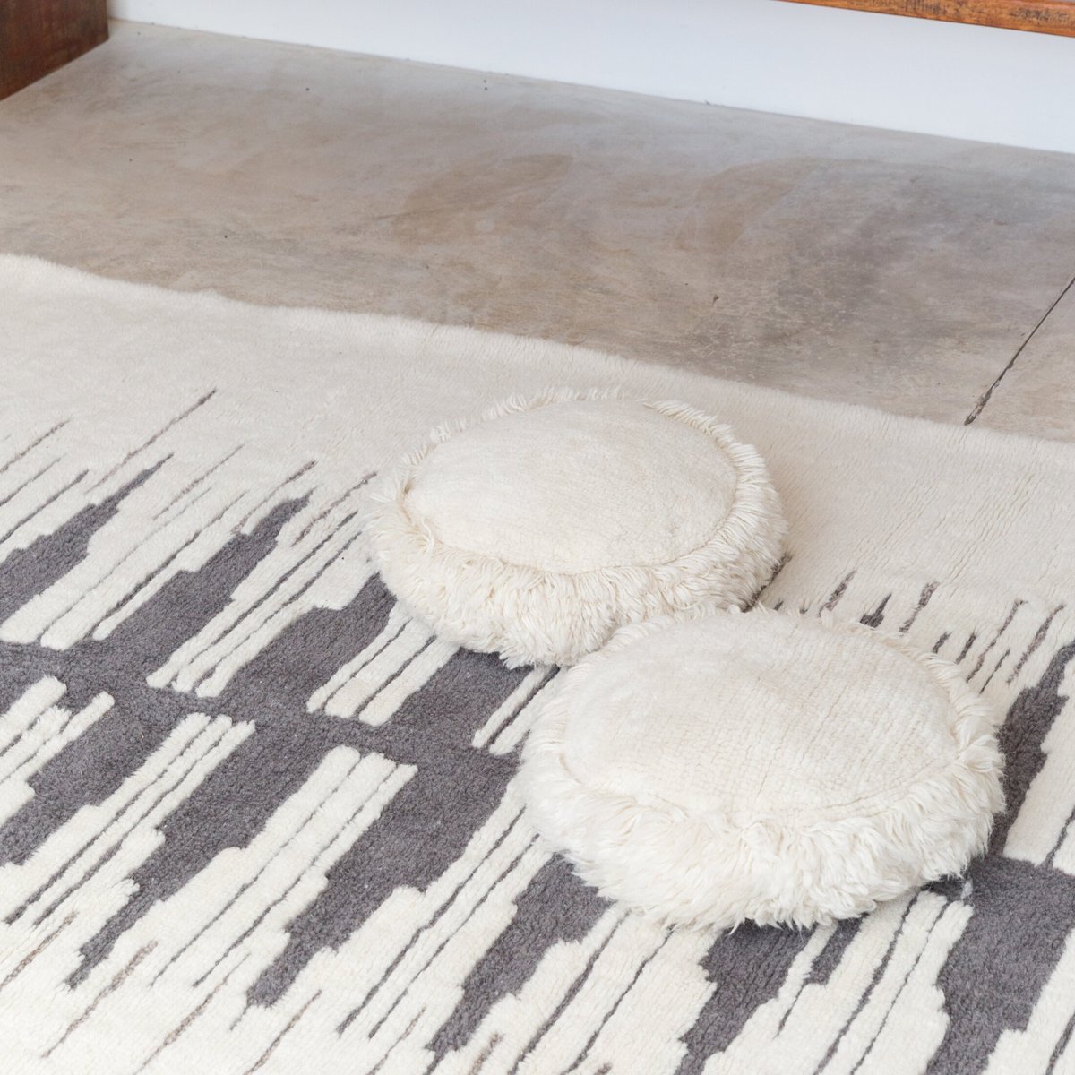 Coussin avec housse en laine Jam NOMAD naturel, LORENA CANALS