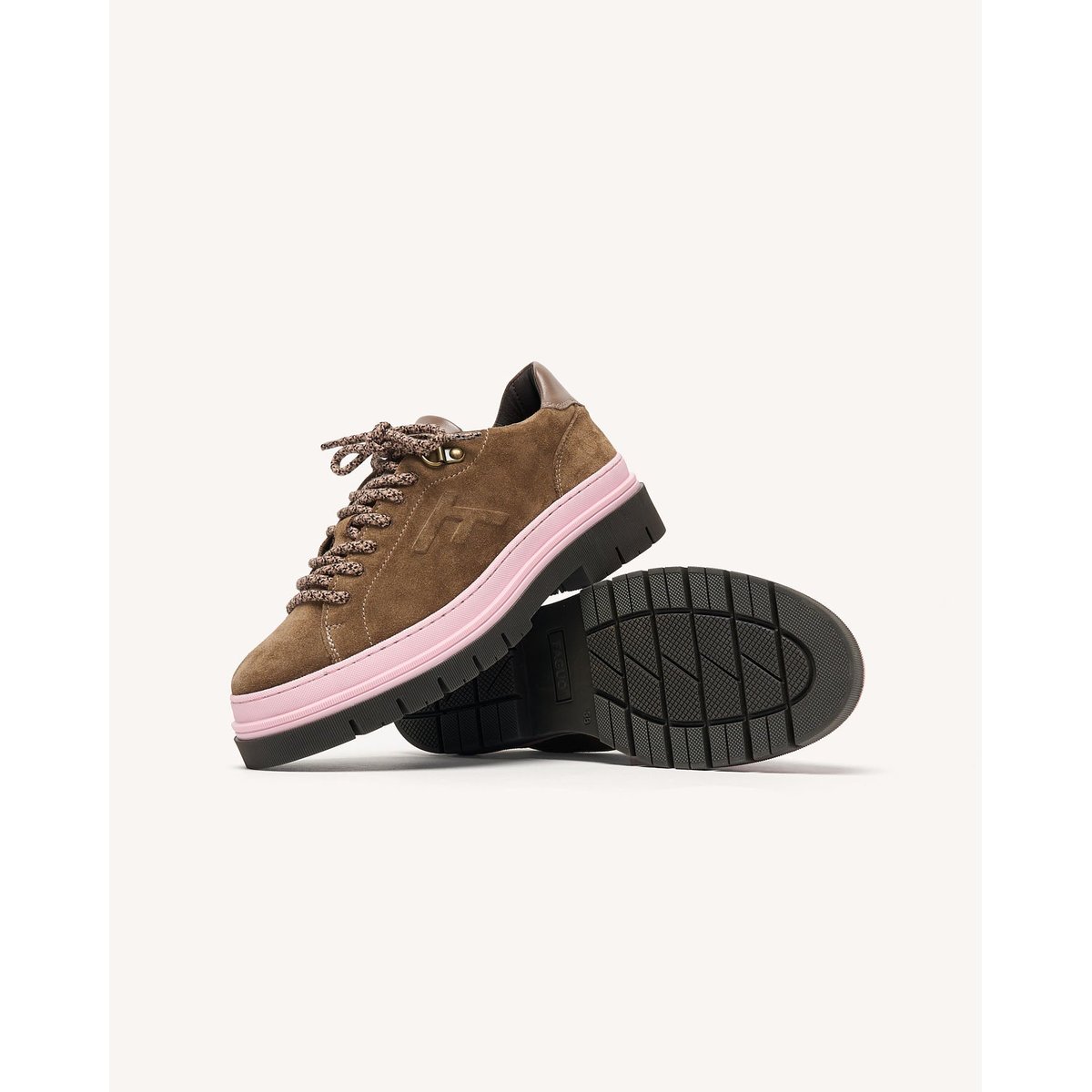 Chaussures basses en suède taupe, FAGUO