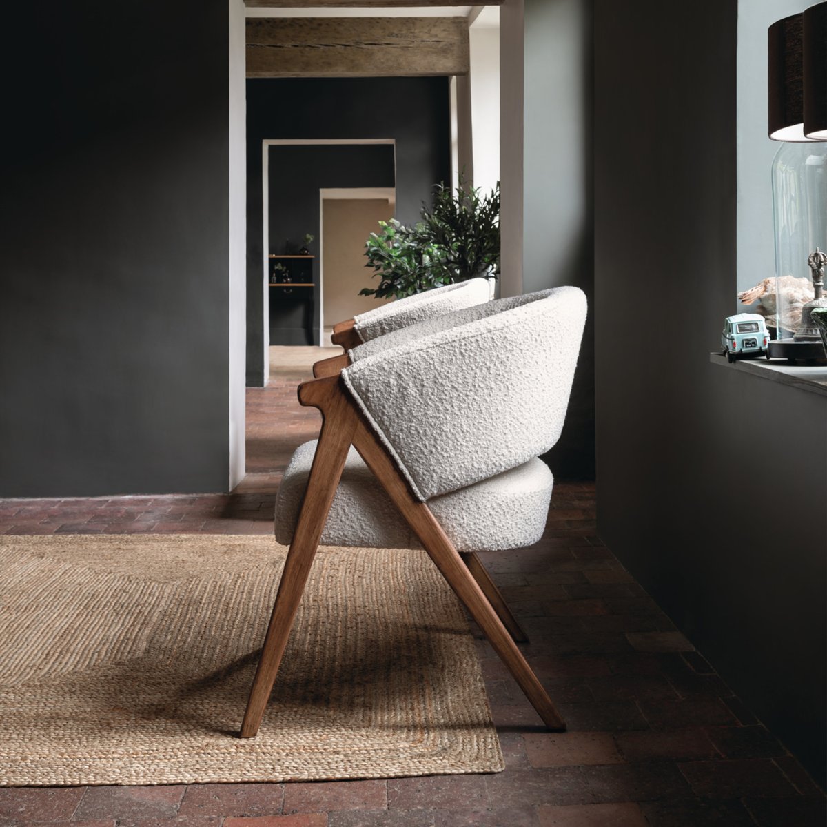 Fauteuil en pin et bouclette AMZA blanc, ATMOSPHERA