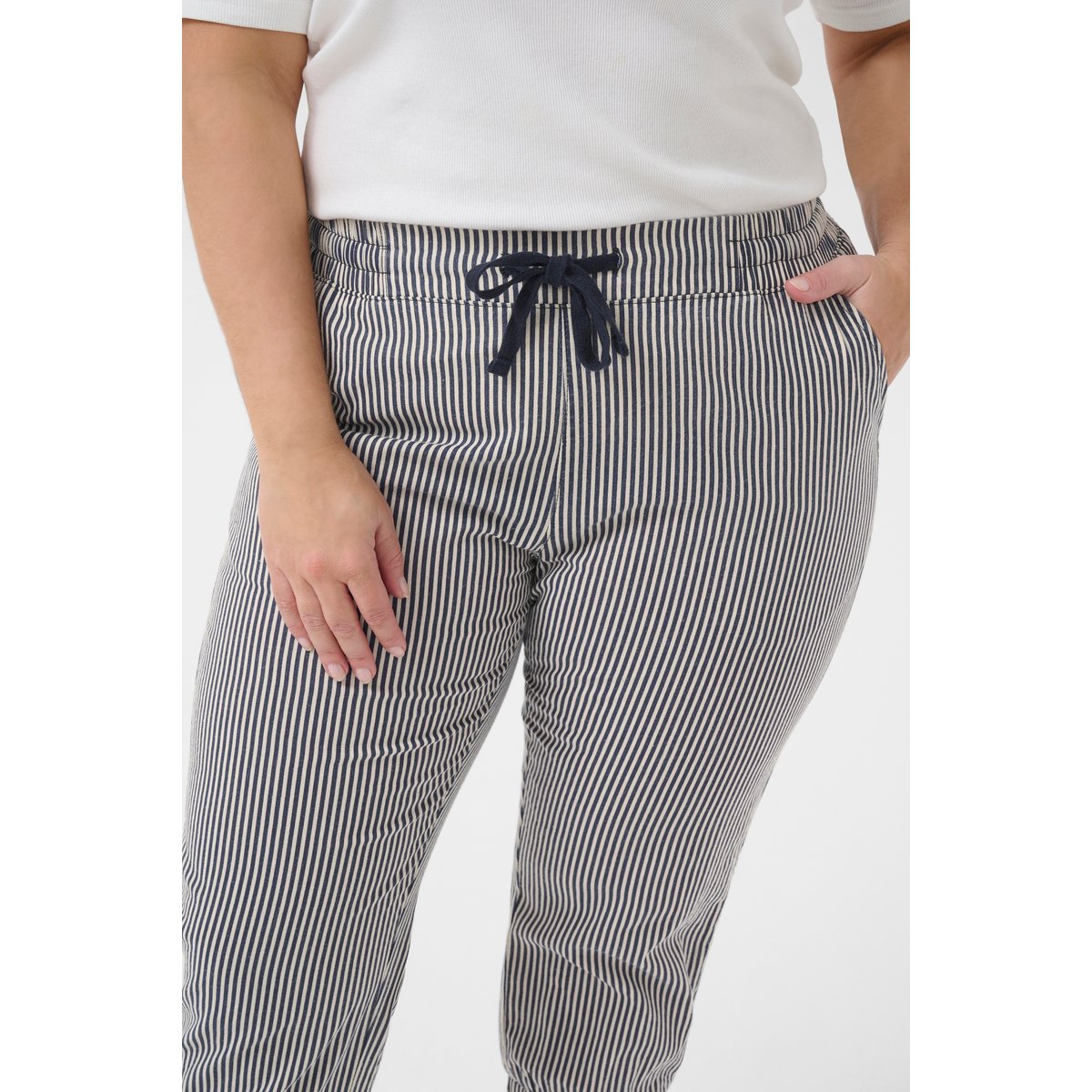 Pantalon de costume bleu/blanc rayures midnight/white stripe, KAFFE CURVE