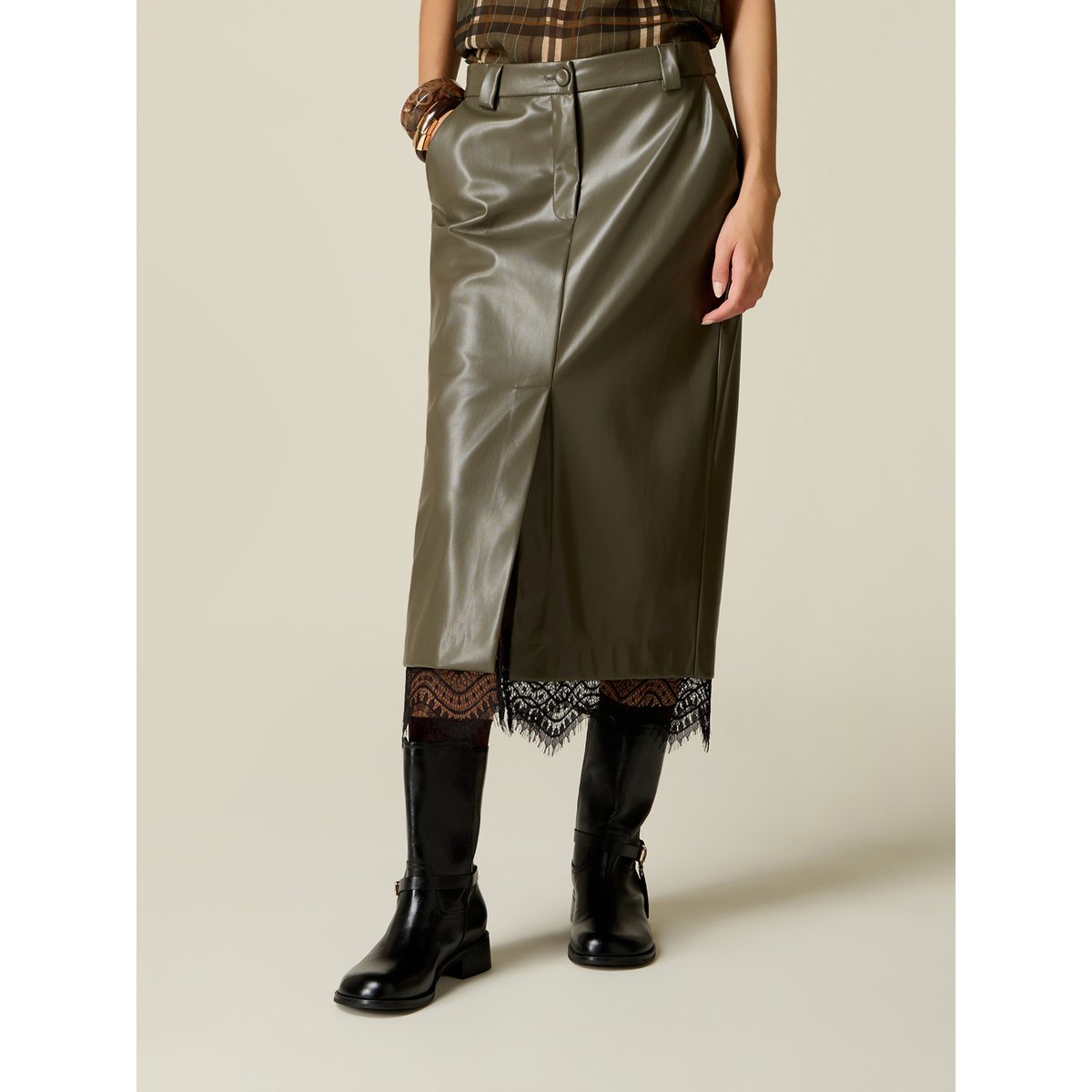 Jupe crayon mi-longue en dentelle verde militare, OLTRE